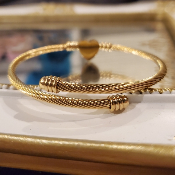 💛Gold initial B heart charm bracelet - Picture 6 of 8